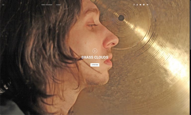 brassclouds.com – Tumblr blog using the Young Blood Tumblr theme by Stash Themes